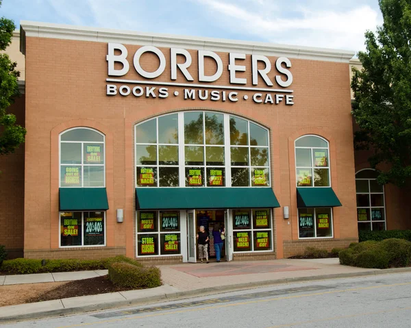 Книжный магазин Borders выходит из бизнеса — стоковое фото