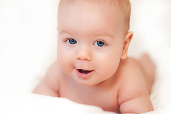 Bebê nu em branco — Fotografia de Stock