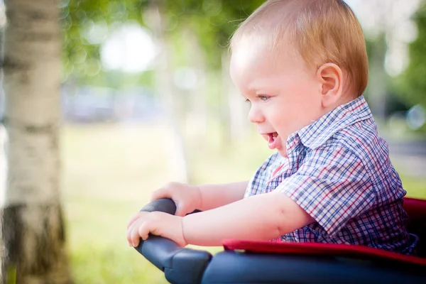Dziecko w wózek — Zdjęcie stockowe