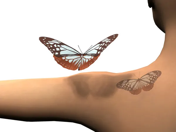 Mujer con tatuaje mariposa — Foto de Stock