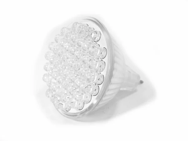 Ampoule LED sur fond blanc — Photo
