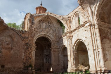 Monasterio tr ruinas