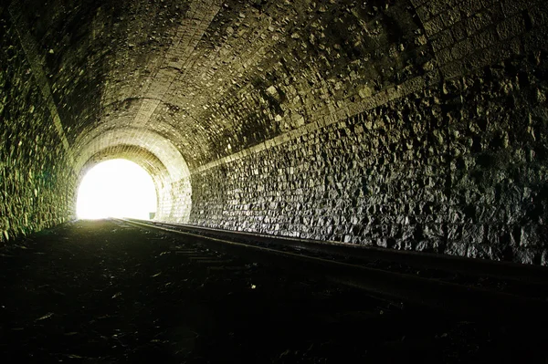 Свет в конце туннеля — стоковое фото