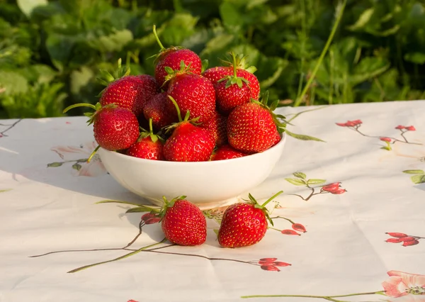 Κουτάλι με φράουλες — Φωτογραφία Αρχείου