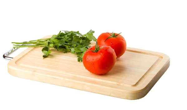 Tabla de cortar con tomate —  Fotos de Stock