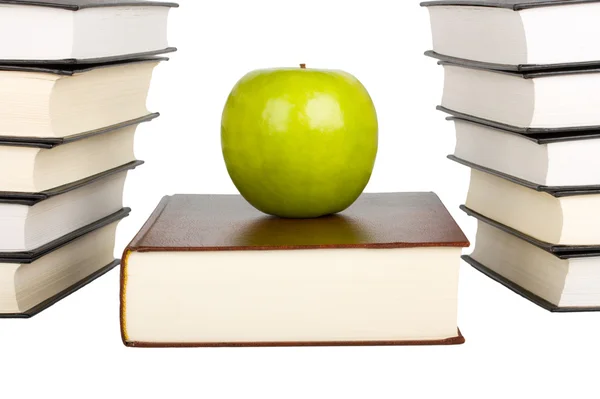 Libros y manzana —  Fotos de Stock