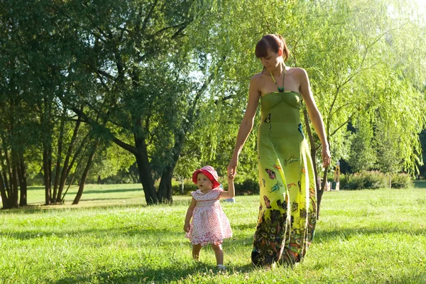 stock image Mother with daughter in park