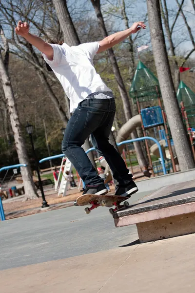 Hombre Skateboarder Grinding — Foto de Stock