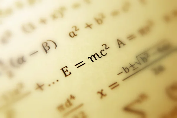 Формула относительности Эйнштейна — стоковое фото