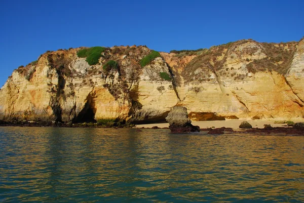 Sarı kayalıklarla Lagos algarve Portekiz — Stok fotoğraf