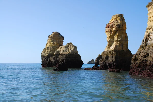 Žlutá útesy v Lagosu v algarve Portugalsko — Stock fotografie
