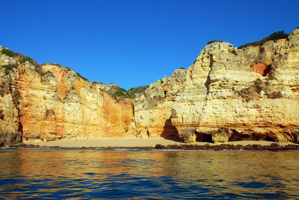 Scogliere gialle a Lagos in Algarve Portogallo — Foto Stock