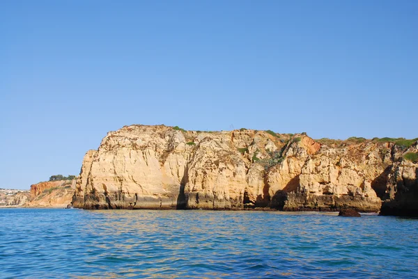 Gul klippor i lagos i algarve portugal — Stockfoto