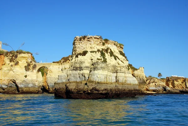Gul klippor i lagos i algarve portugal — Stockfoto