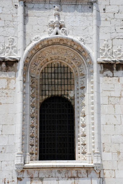 Vidro manchado no Mosteiro de Jerónimos em Lisboa — Fotografia de Stock