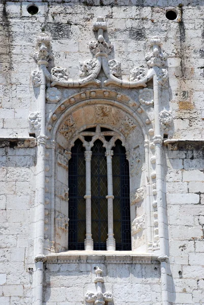 Gebrandschilderd glas in jeronimos klooster in Lissabon — Stockfoto