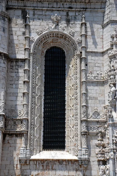 リスボンのジェロニモス修道院のステンド グラス — ストック写真