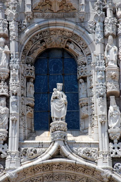 Vidro manchado no Mosteiro de Jerónimos em Lisboa — Fotografia de Stock