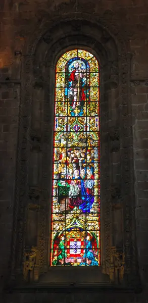 Пятна стекла в Иеронимосском монастыре в Лиссабоне — стоковое фото
