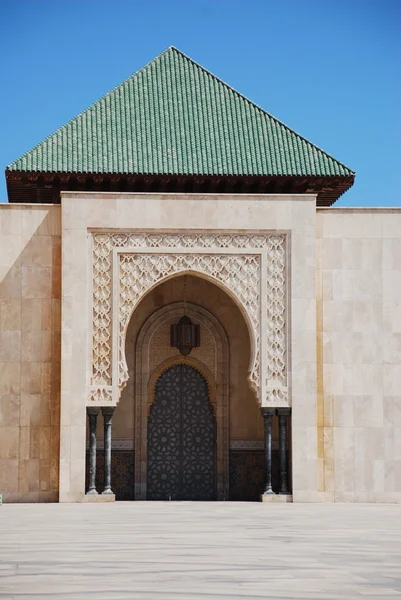 Porta em Mesquita Hassan II em Casablanca, Marrocos — Fotografia de Stock