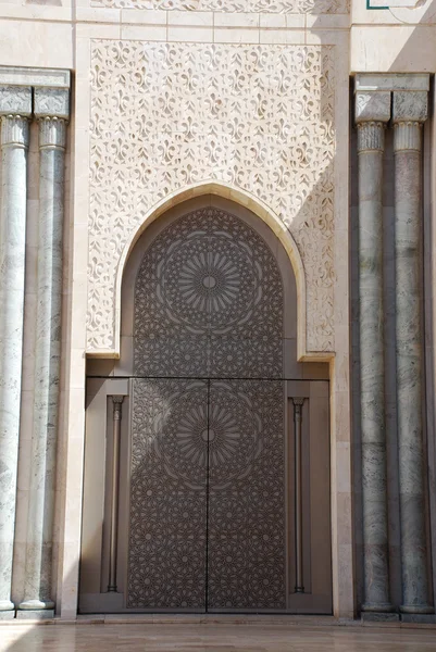 Tür in der hassan ii Moschee in Casablanca, Marokko — Stockfoto