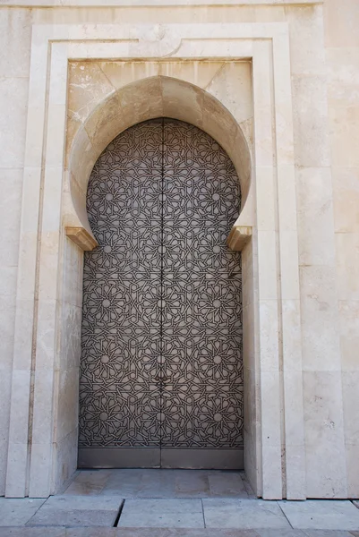 Dveře v mešitu hassan ii v casablanca, Maroko — Stock fotografie