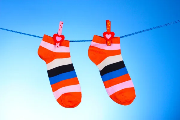 Zářivě pruhované ponožky — Stock fotografie
