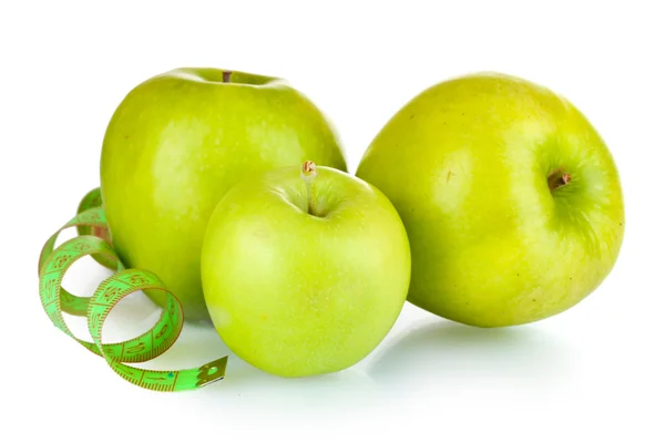 Taze yeşil elma ve ölçüm bandı üzerinde beyaz izole — Stok fotoğraf