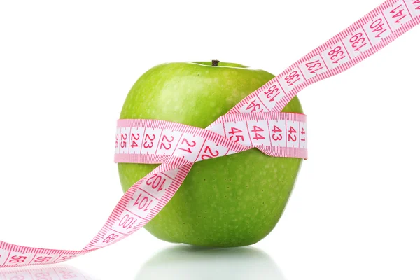 Yeşil elma ve ölçüm bandı beyaza izole edilmiş — Stok fotoğraf