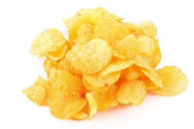 Beyaz üzerinde izole patates cipsi