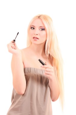 rimel uygulamak genç güzel sarışın bir kadın portresi