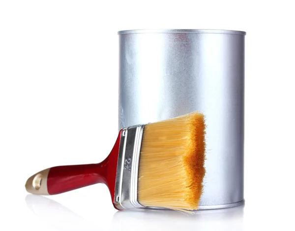 Stängda plåtburkar med färg och pensel — Stockfoto