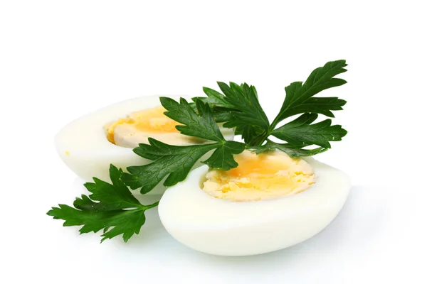 Gekochtes Ei und Petersilie auf Teller — Stockfoto
