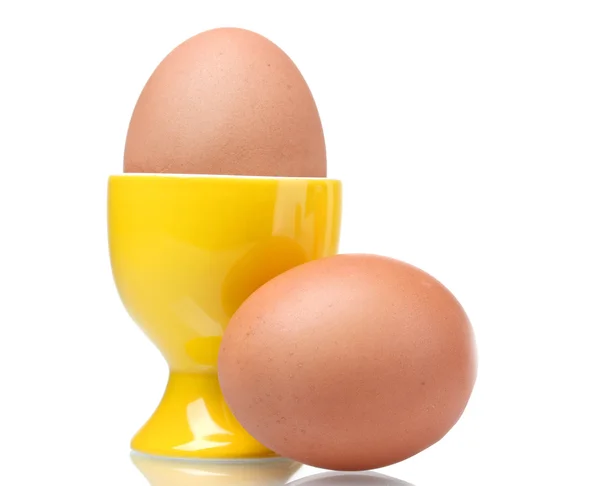 Варені яйця в жовтій підставці — стокове фото