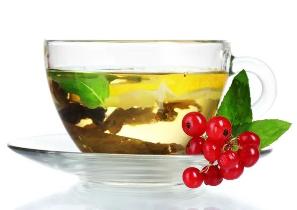 Grüner Tee in transparenter Tasse mit Zitrone und Beere — Stockfoto
