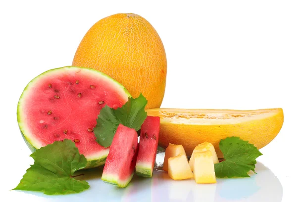 Zralé plátky melounu a meloun — Stock fotografie
