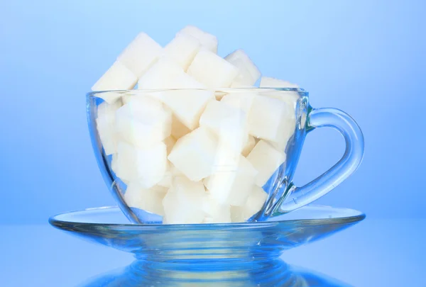 Azúcar refinado en una taza — Foto de Stock