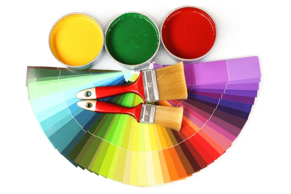 Offene Blechdosen mit Farbe, Pinsel und Palette — Stockfoto