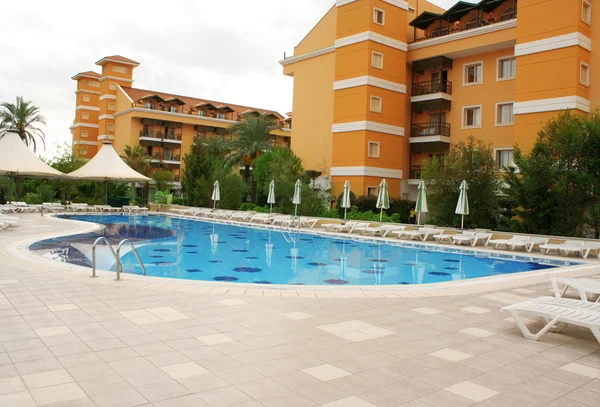 Hotel y piscina en Turquía — Foto de Stock
