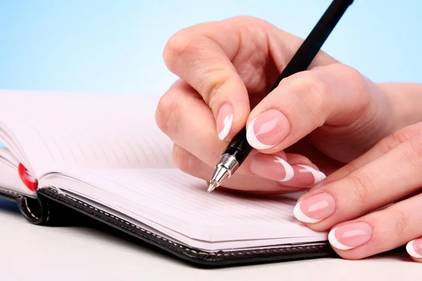 Kvinna skriva hand med penna — Stockfoto