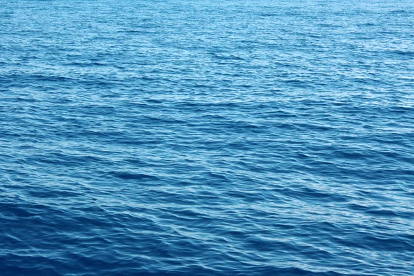 Superficie de fondo de agua azul con ondulaciones — Foto de Stock
