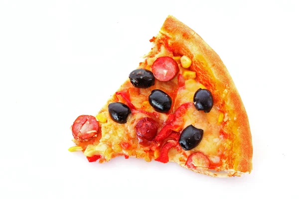 Savoureuse pizza aux olives isolées sur blanc — Photo