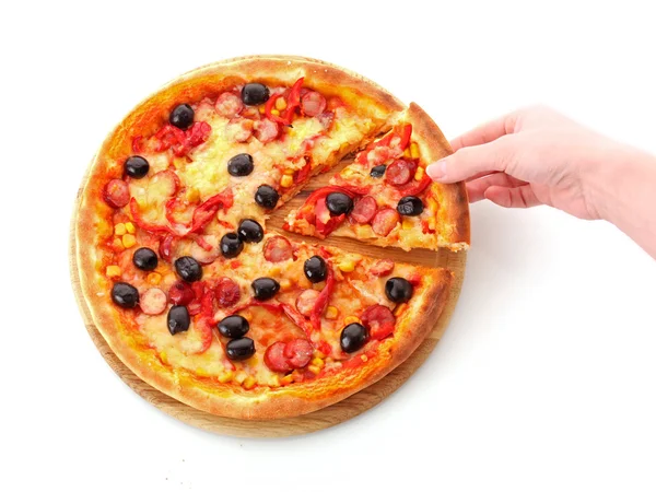 Maukas Pizza oliiveilla eristetty valkoinen — kuvapankkivalokuva