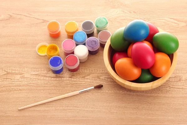 Påskägg, färg färg och pensel — Stockfoto