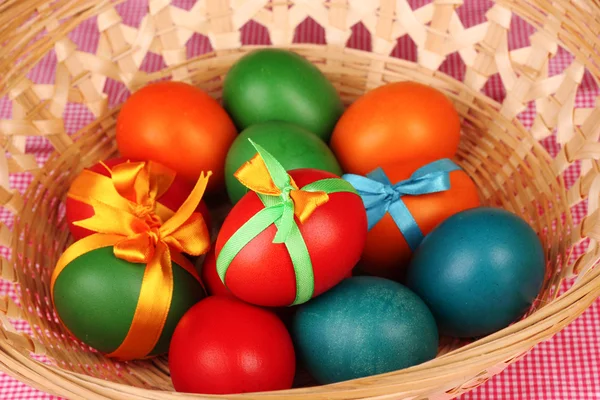 Huevos de Pascua con arcos aislados en blanco —  Fotos de Stock