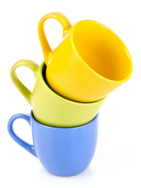 Hermosas tazas de color sobre un fondo blanco — Foto de Stock
