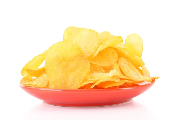 Chipsy ziemniaczane izolowane na białym — Zdjęcie stockowe