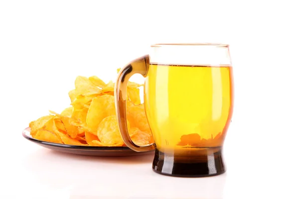 Potato chips in plate with cup of beer isolated on white — Stock Photo, Image