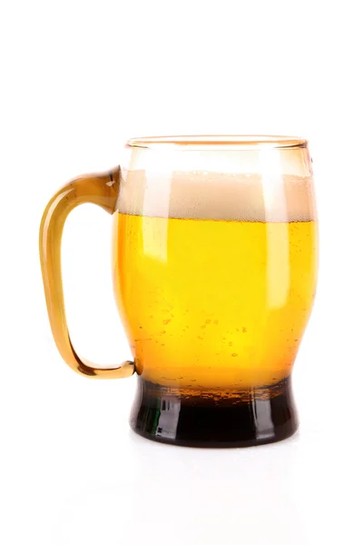 Φιάλη μπύρας απομονωμένη σε λευκό — Φωτογραφία Αρχείου