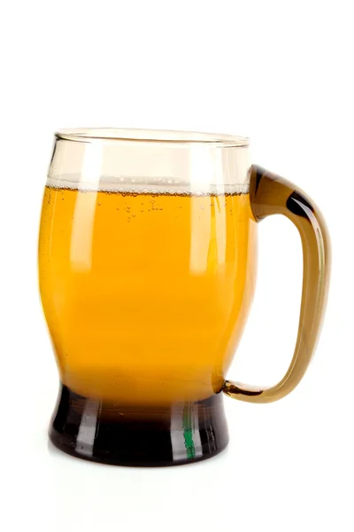 Kubek piwa odizolowany na biało — Zdjęcie stockowe
